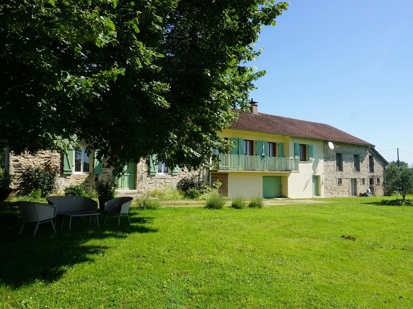 Superb stone farmhouse nestled in the heart of the peaceful and picturesque Perigord Vert natural park.