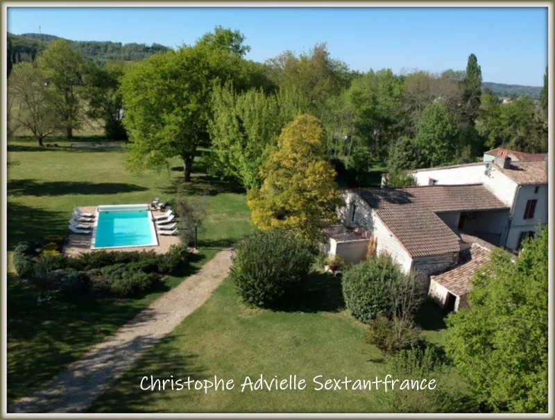 Resort offering 5 bed and breakfast, 2 gîtes, private house, pool on big plot of 1 H