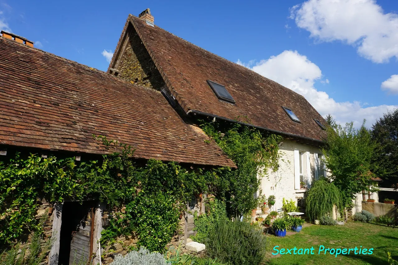 Charming 17th century stone house located in the heart of the peaceful and picturesque Perigord Vert.