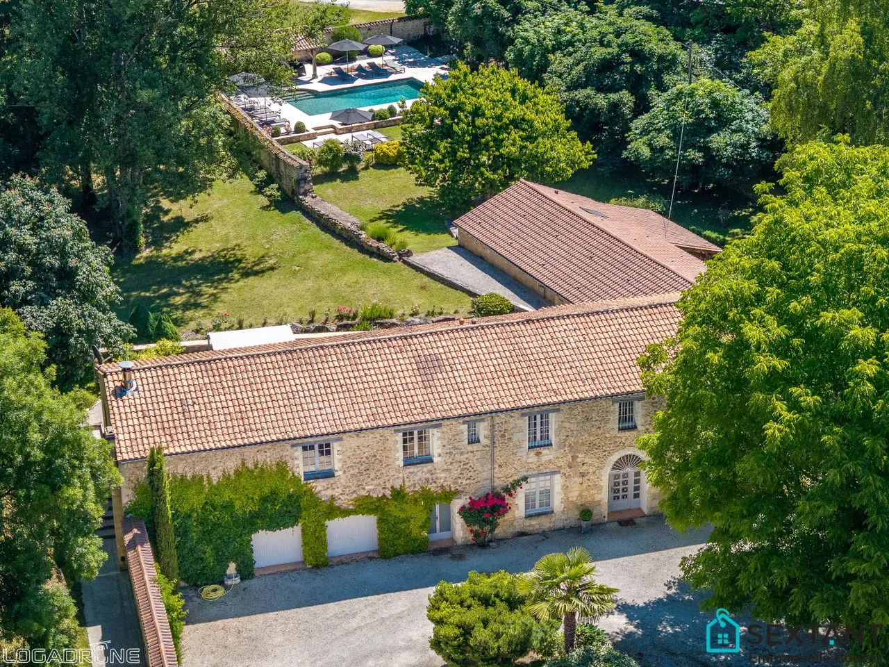 Photo of 15 minutes from Bergerac, superb renovated stone property on more than 3 hectares, 4 dwellings, barn, superb swimming pool area