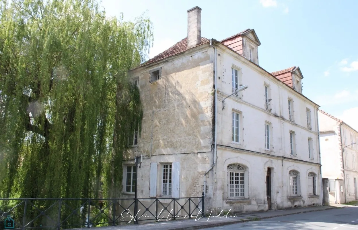 Photo of Large bourgeois house to renovate