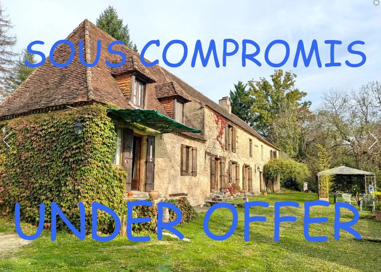 Photo of In Coux-et-Bigaroque, in a peaceful setting, superb stone farmhouse from 1833.