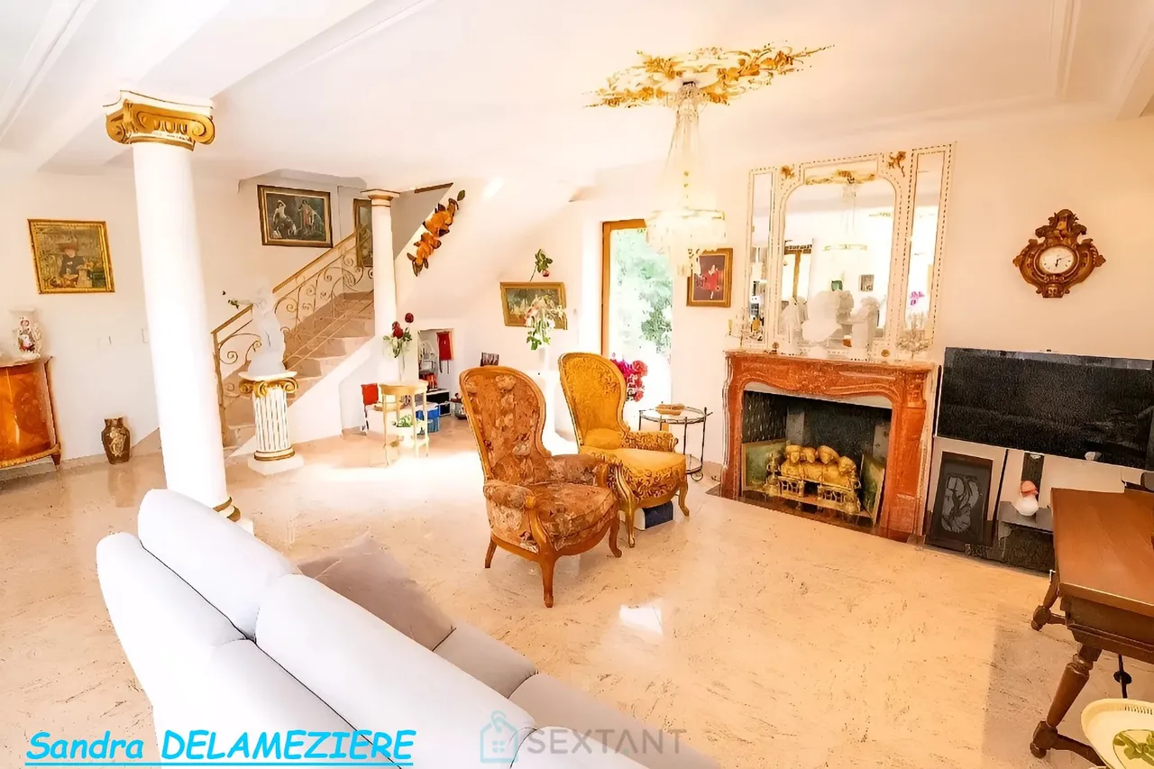 Photo of House with outbuildings, garages, garden in Amiens