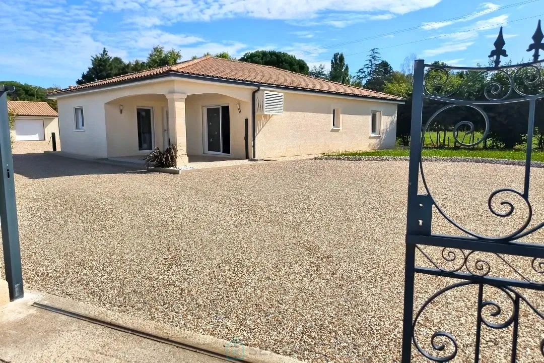 Photo of Modern 3-Bed House in Dordogne with 4000m² Garden Near Shops