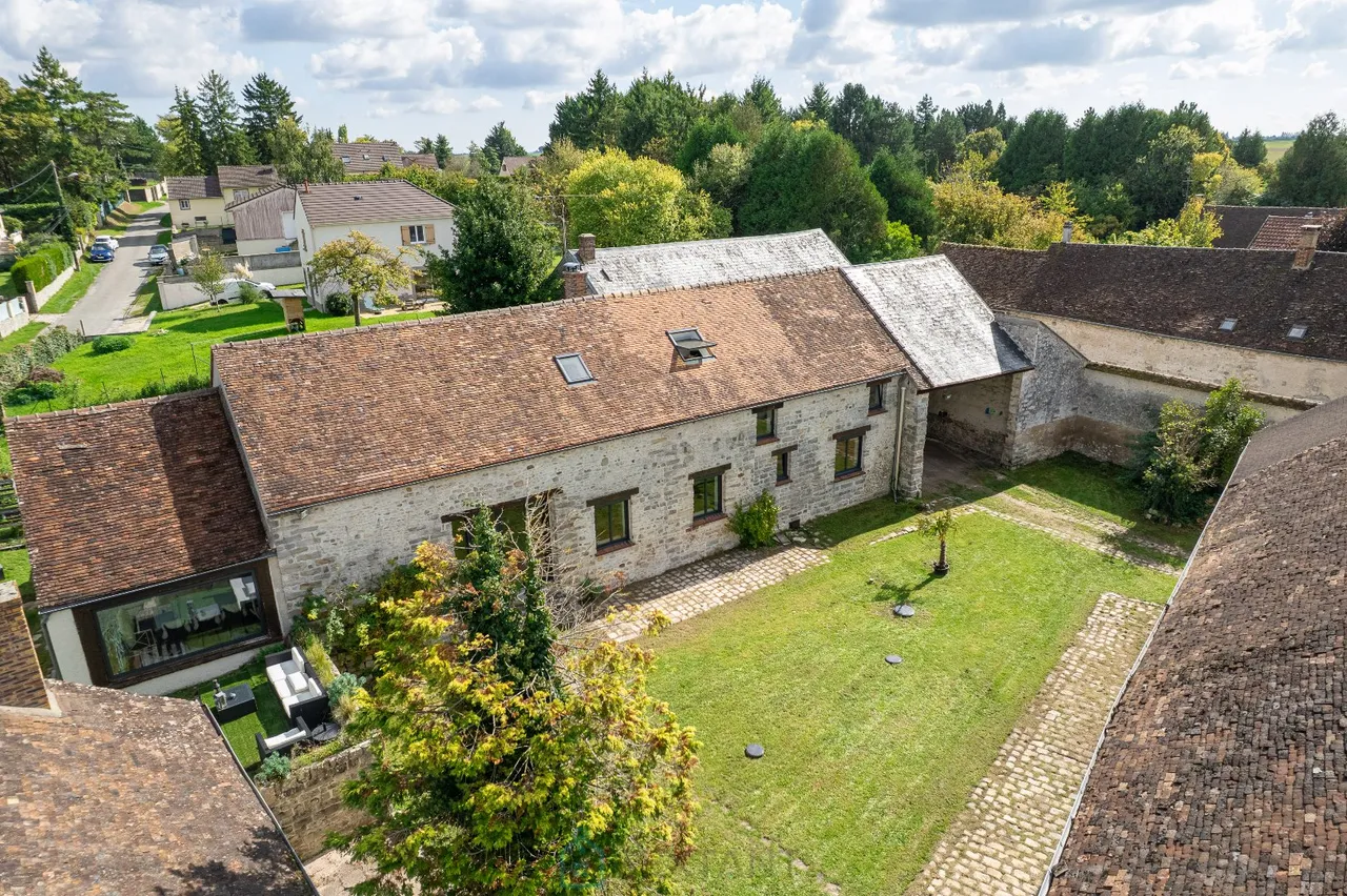 Photo of maison de caractere · FONTAINEBLEAU