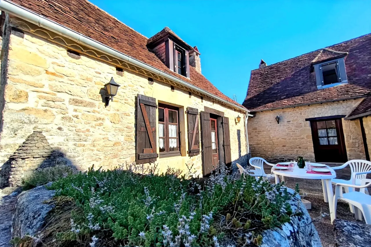 Foto di Casa di villaggio con 2 abitazioni a Fanlac, Perigord, con cortile interno