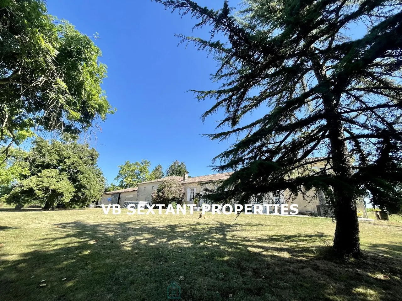 Photo of 50 minutes from Bordeaux, near Cadillac, 38 -hectare property with beautiful house and outbuildings