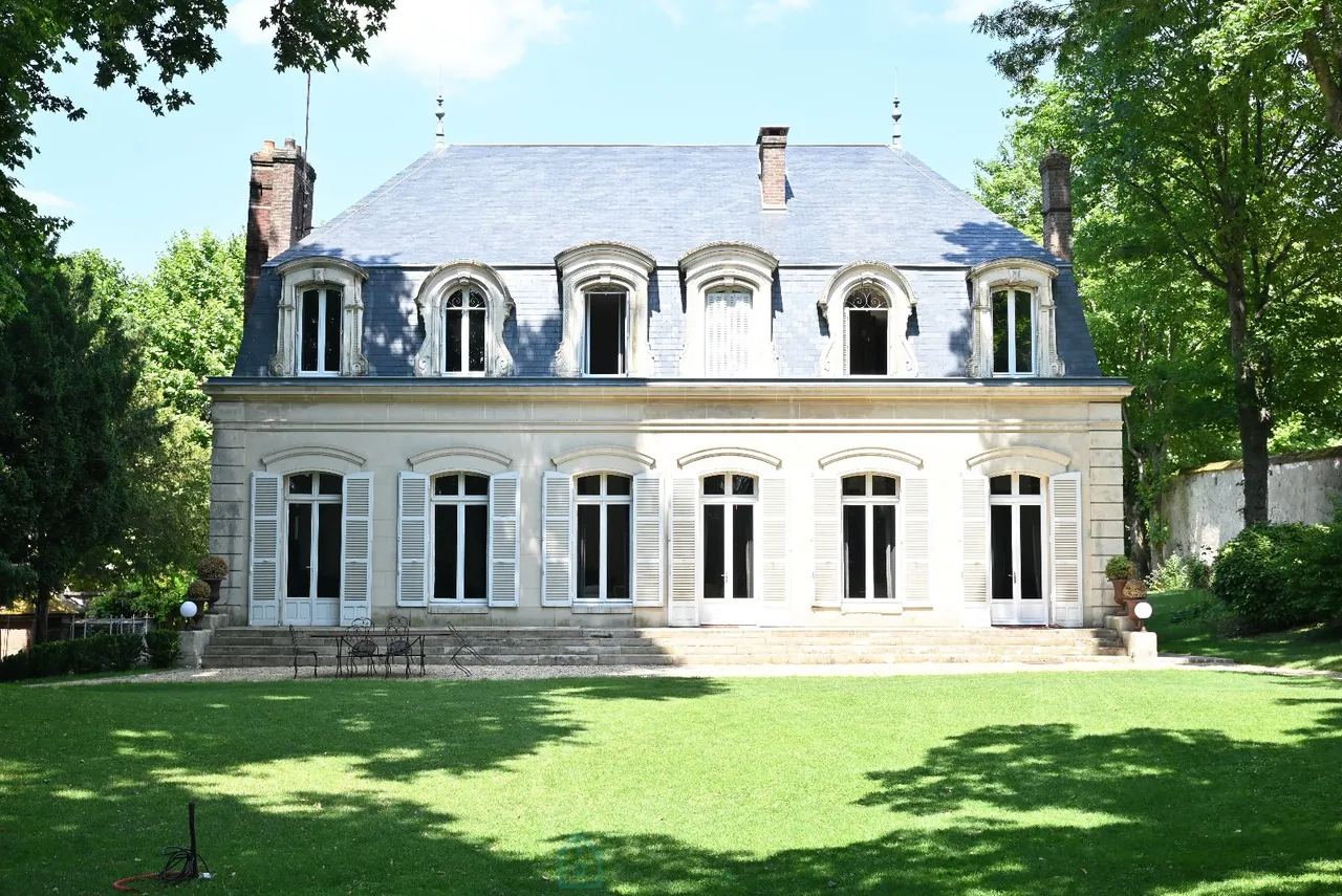 Photo of demeure · SENS