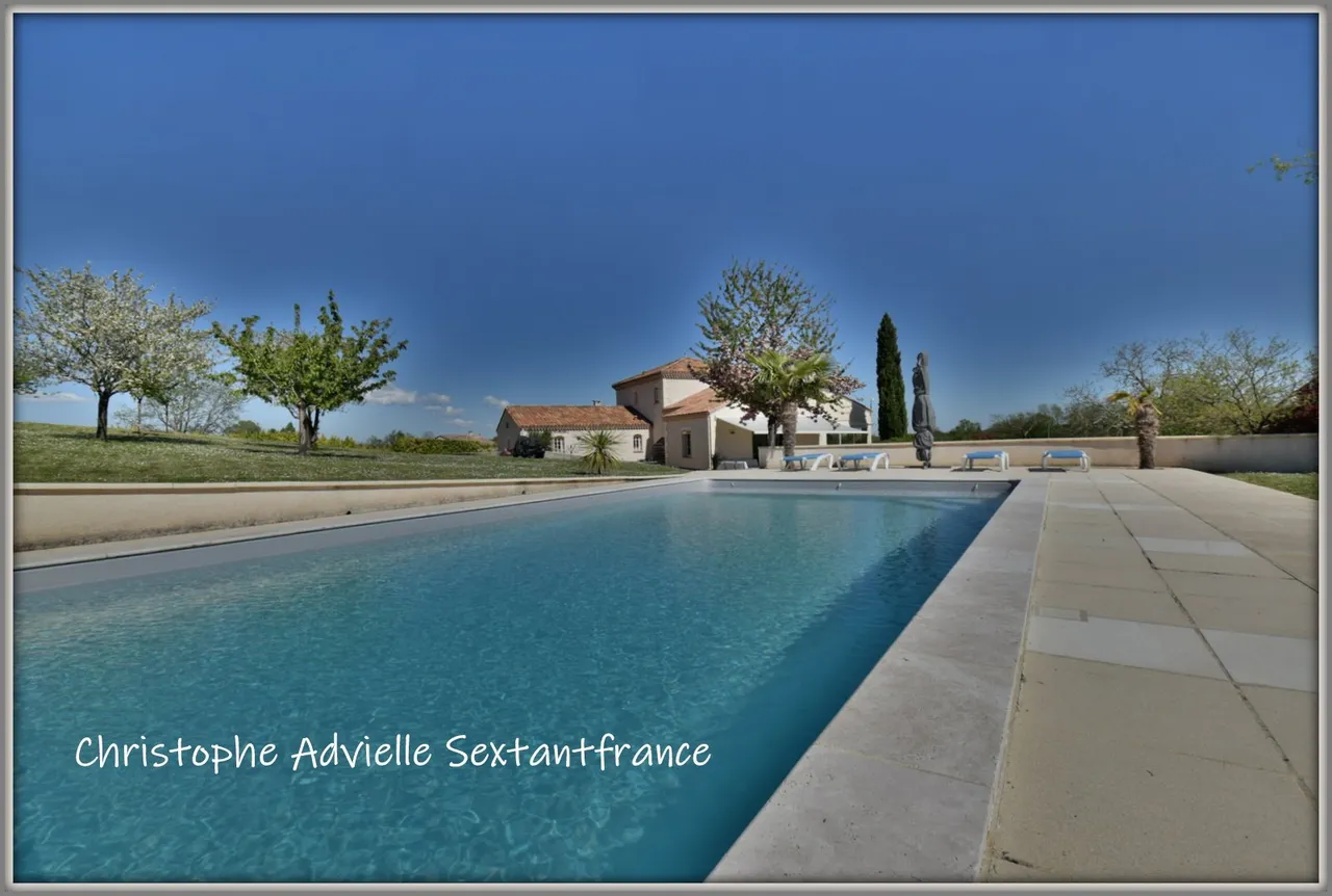 Photo of Modern house, 4 bedrooms, 2 shower rooms, double garage, pool with magificient plot, very well kept