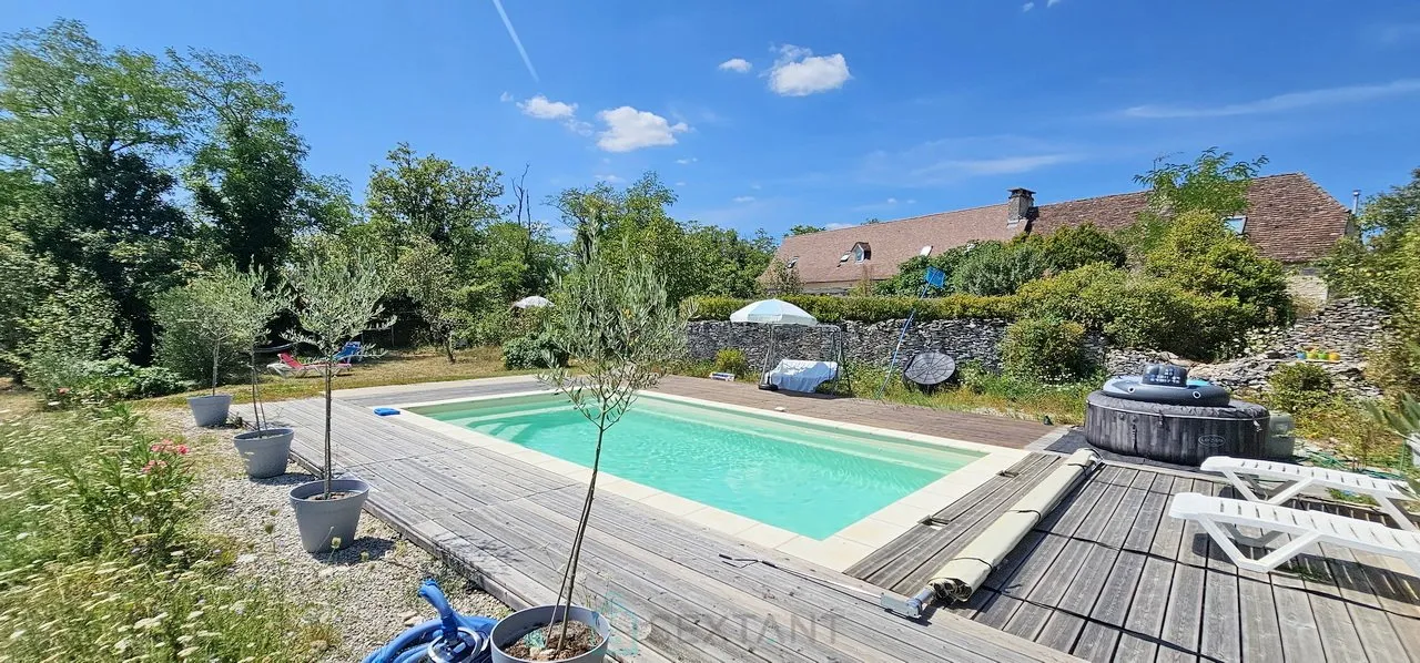 Photo of In Rocamadour beautiful farmhouse with swimming pool with a superb view.