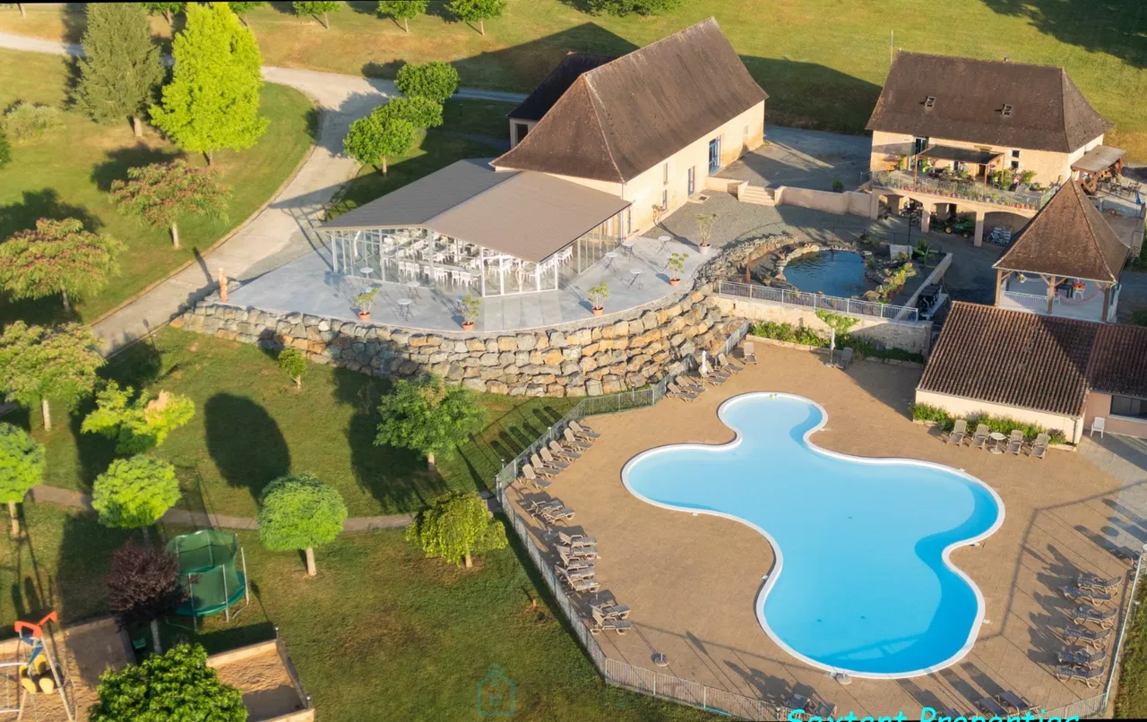 Photo of Sumptuous 27-hectare estate dedicated to events, offering a real estate building of approximately 1800m² with swimming pools and 5 ponds in the heart of an exceptional natural sett