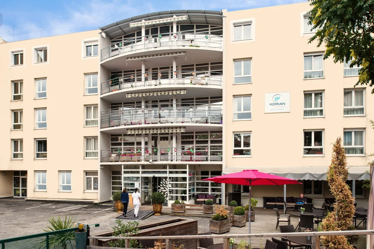 Foto di INVESTIMENTO IN AFFITTO – SAINT-ETIENNE – Villa Janin Residenza Casa di Riposo – Rendimento 7,37%
