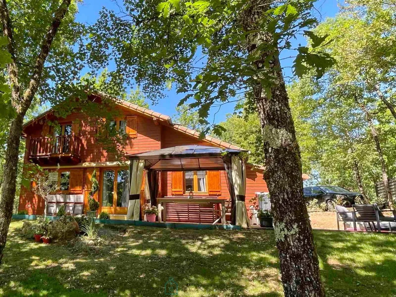 Photo of In an idyllic and relaxing setting, this superb 92 m² chalet is in perfect condition and offers comfort, modern features, and high-quality amenities.