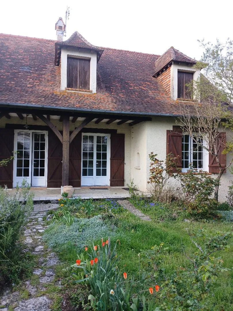 Photo of Périgourdine avec vue panoramique – 5 chambres & sous-sol de 110 m²