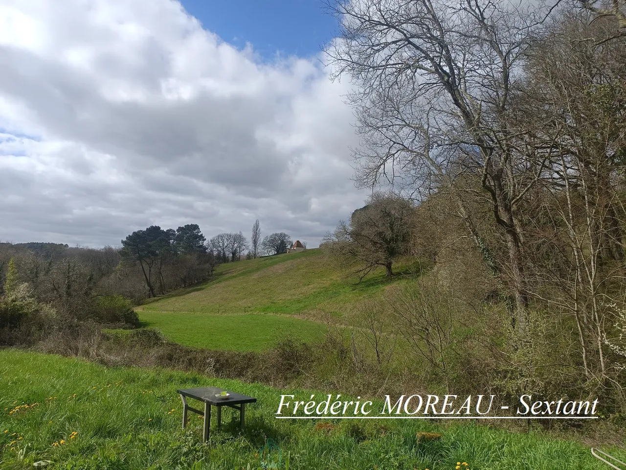 Photo of Real estate complex to be entirely renovate in the middle of nature