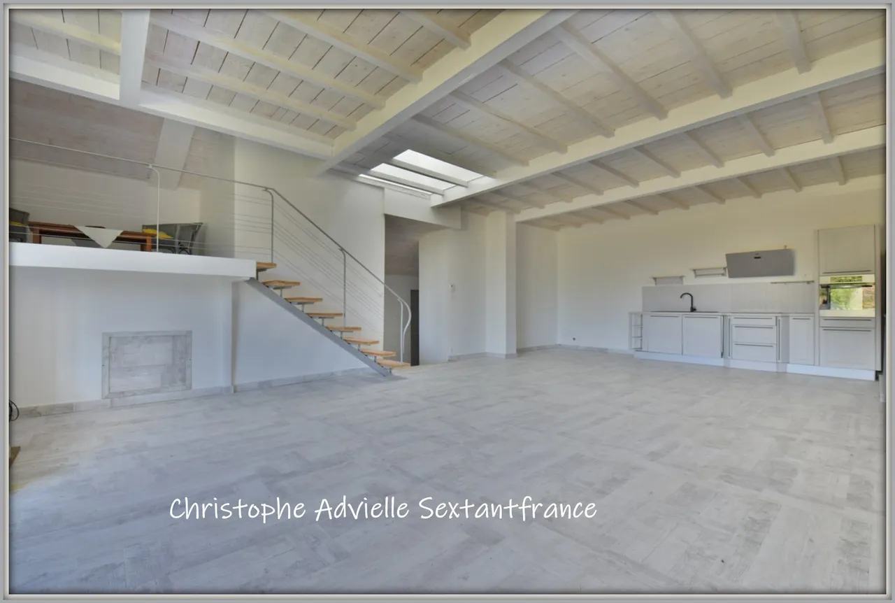 Foto van Volledig gerenoveerde schuur, gelijkvloers wonen op 1200 m² grond in landelijke omgeving