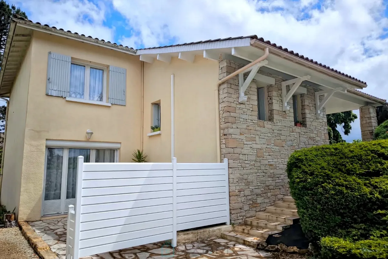 Photo of 5-Bedroom House in Bergerac with Independent Apartment and Garden