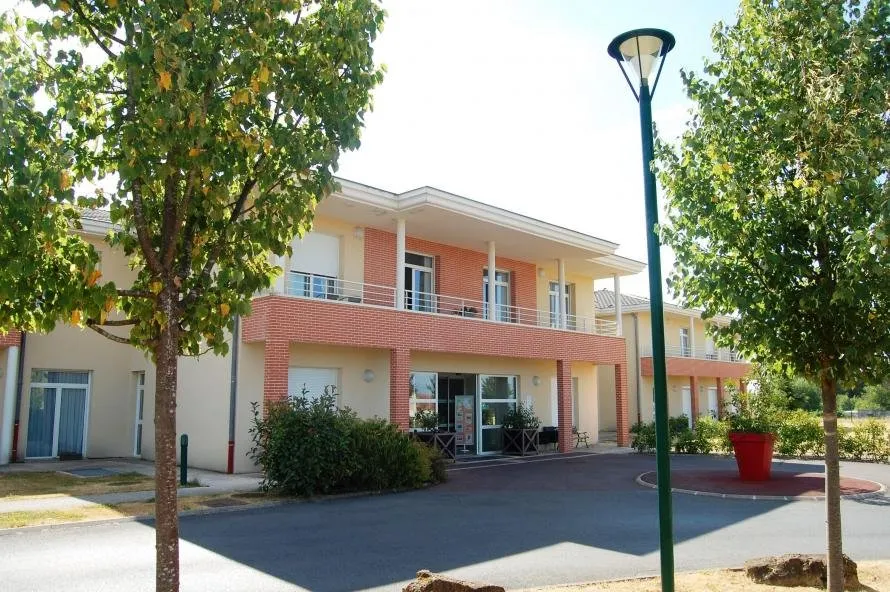 Foto di INVESTIMENTO IN AFFITTO – CHARLEVILLE MEZIERES – Residenza per anziani Emeis Patrice Groff – Redditività dell'8,86%.
