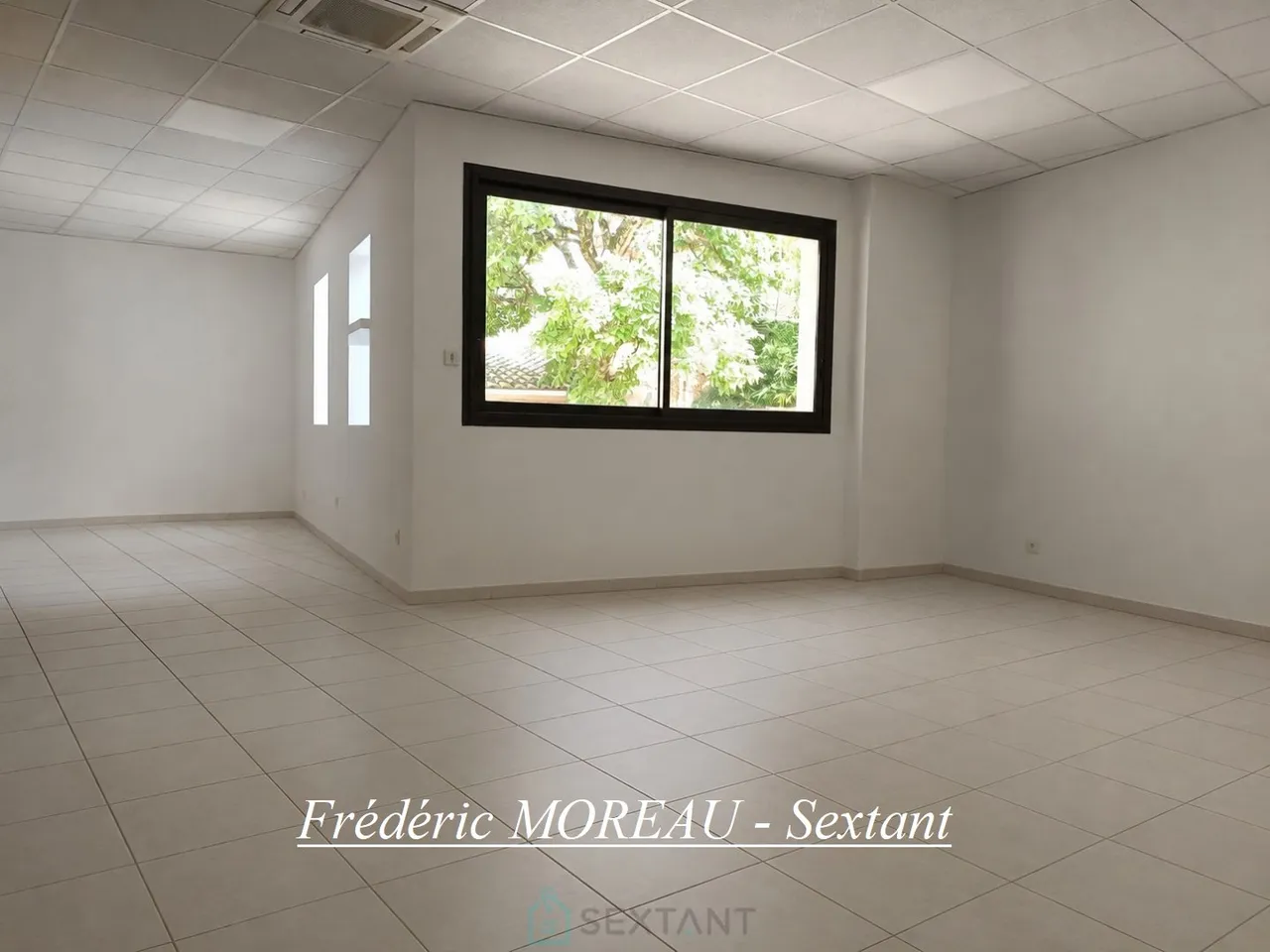 Photo of Beautiful commercial space of 210m2 in the city center of Bergerac