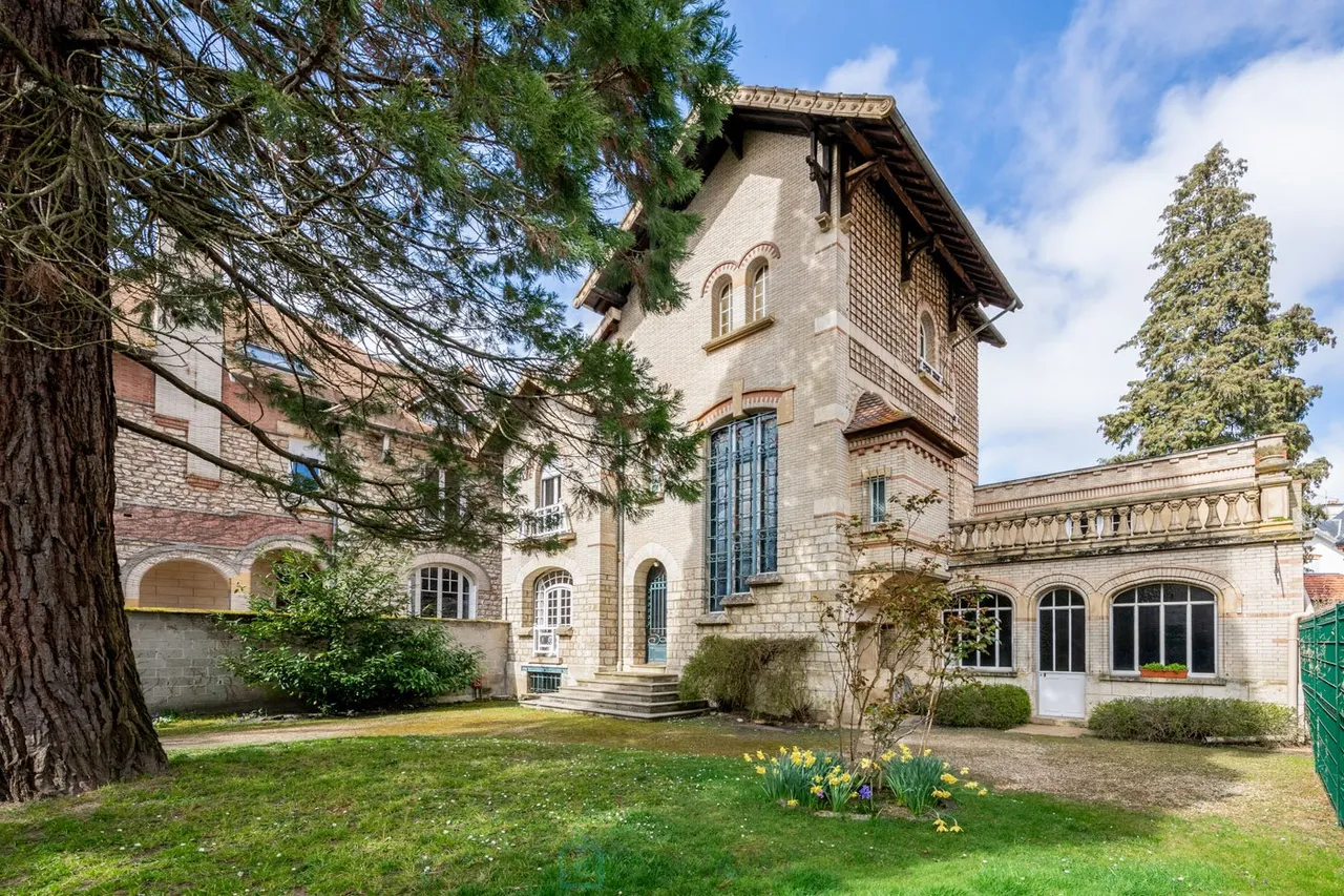 Photo of villa · FONTAINEBLEAU