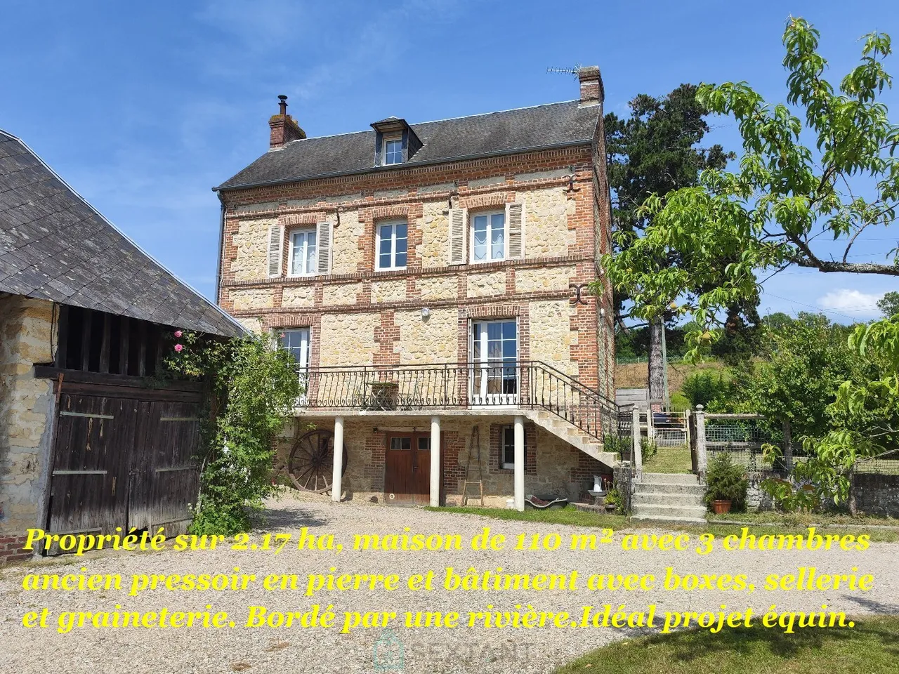 Photo of 2.17 ha property with 115 m² house and outbuildings