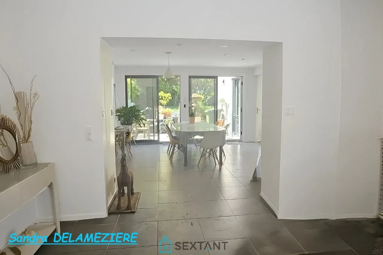 Foto van Huis met wonen op één niveau, tuin en prachtig terras.