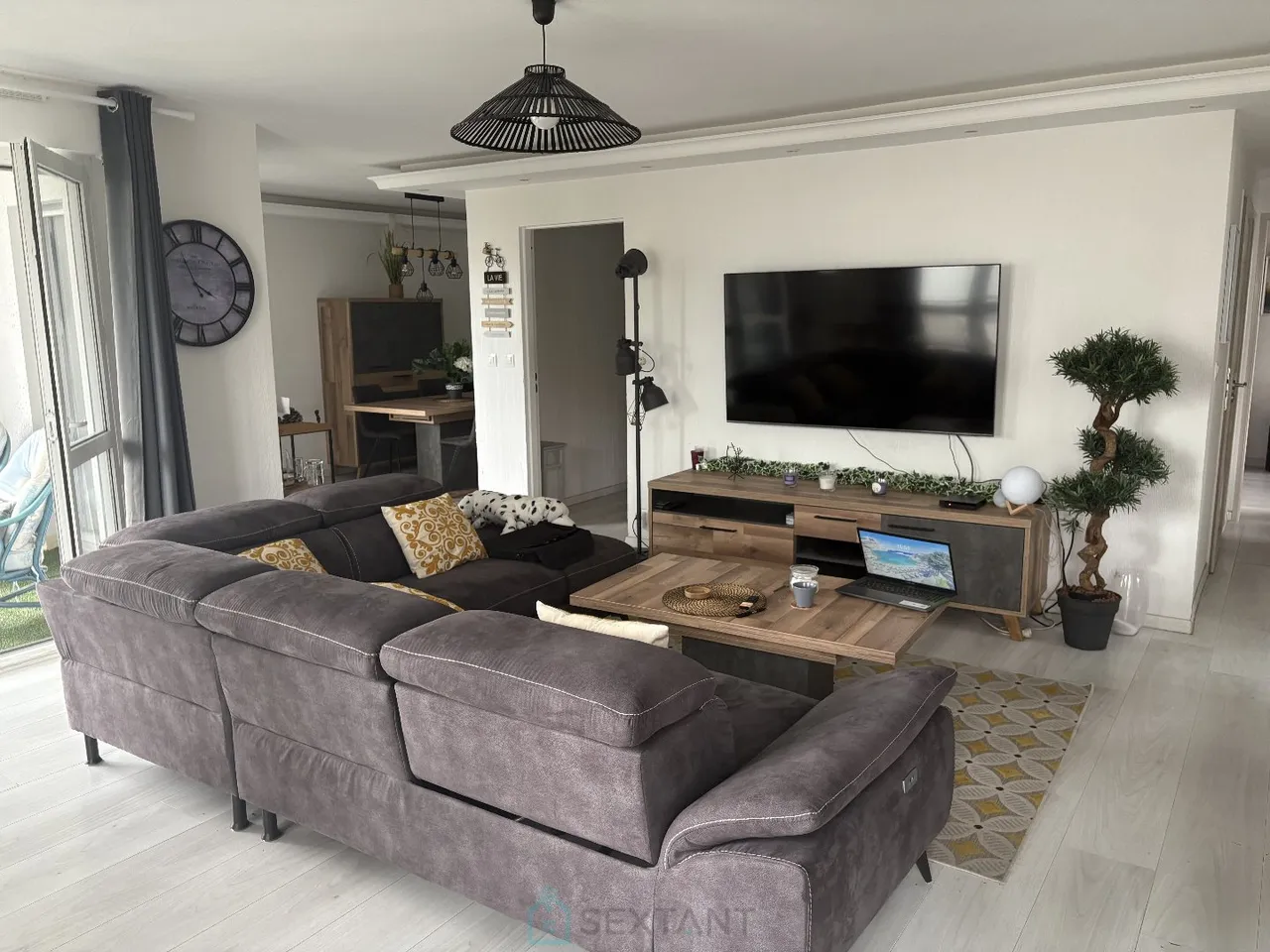 Photo of 5-room apartment of 103 m2 with terrace and garage.