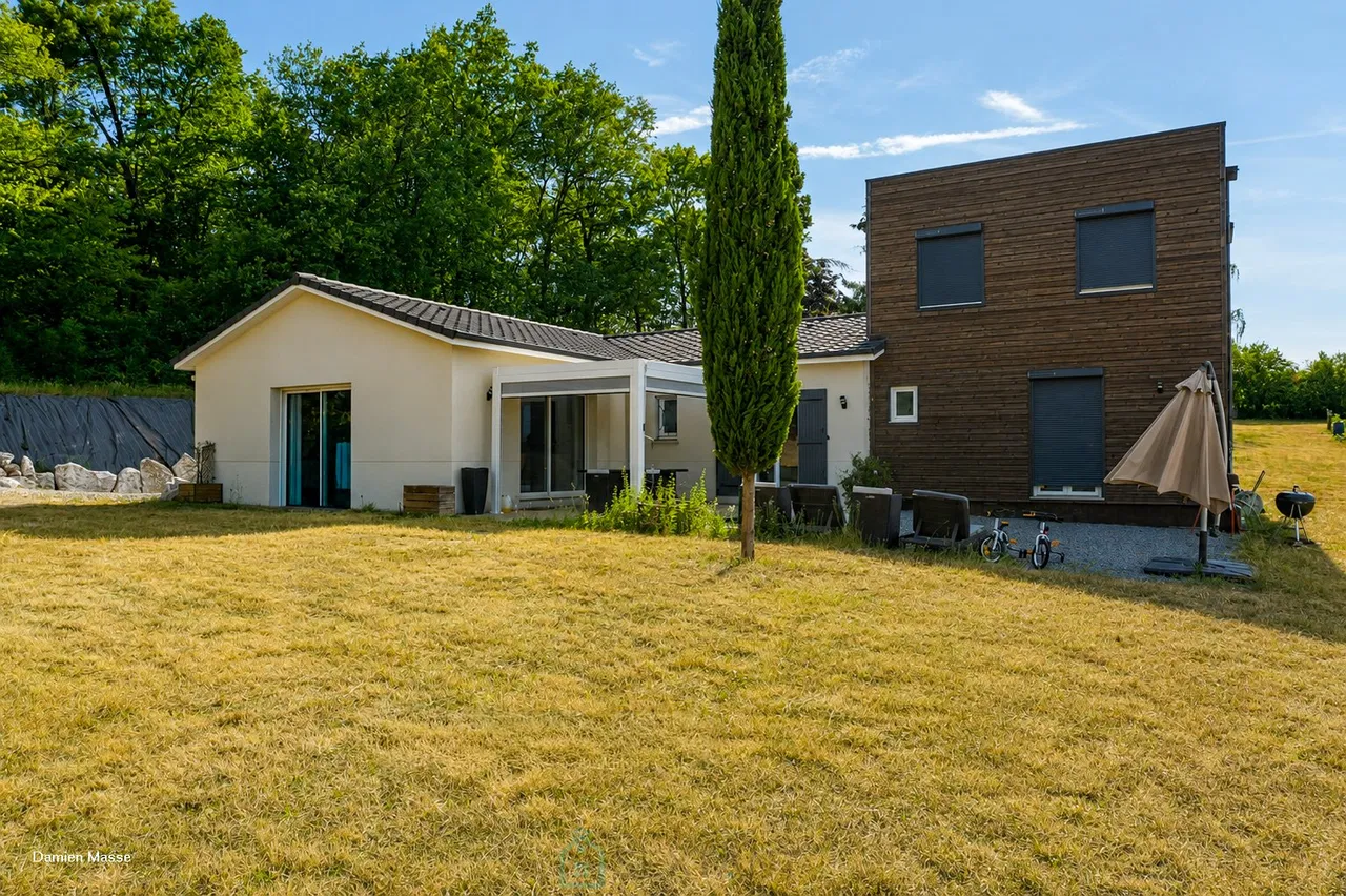 Photo of Contemporary villa built according to environmental technical standards in the heart of the Périgord vert.
