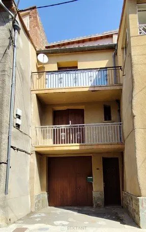Foto di Casa di Villaggio con Garage e Balconi – Progetto di Ristrutturazione