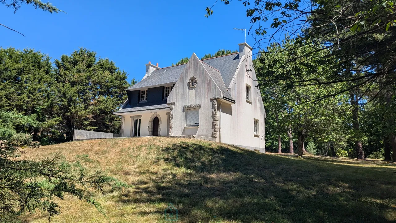 Photo of Five-bedroom family home for renovation – full basement – 8,291 m² Plot – Just 1.6 km from the Petite Mer de Gâvres