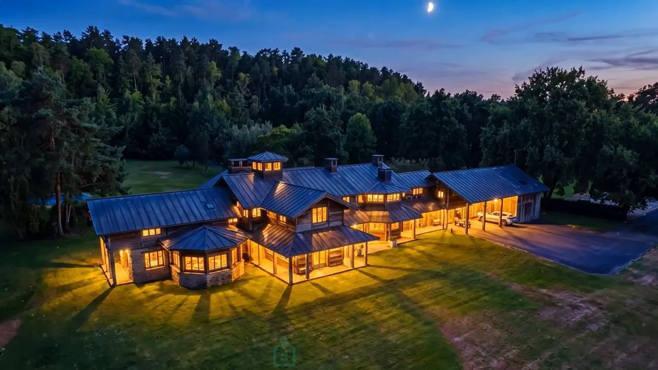Photo of Exceptional equestrian property!