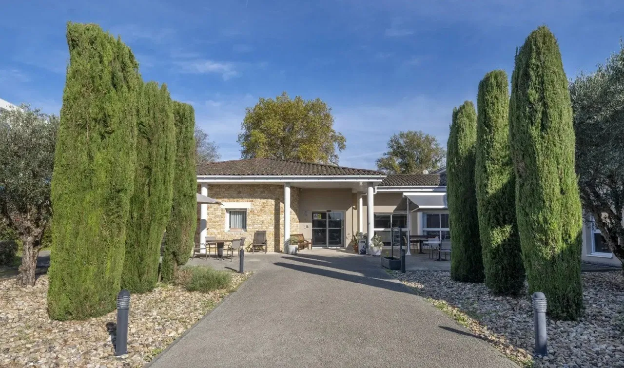 Foto di INVESTIMENTO IN AFFITTO – Jonzac – Residenza per anziani Bourg Nouveau – Rendimento 6,55%