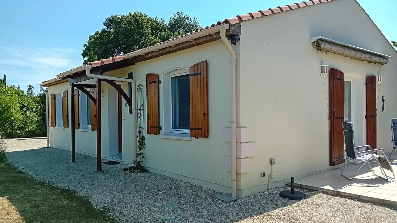 Photo of Property 3 bedrooms and large open garden