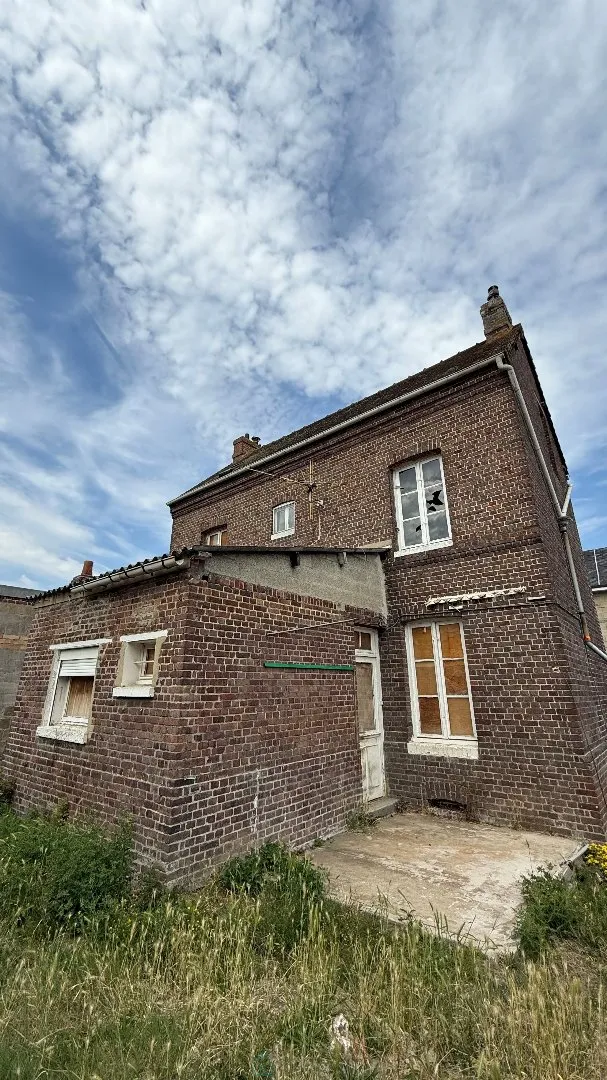 GREAT POTENTIAL – Stone house to renovate – 110 m² – 200 m² plot – Grand-Couronne.