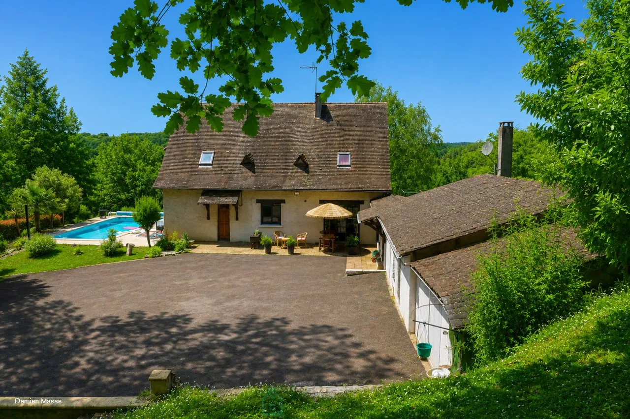 Photo of Charming Périgord-style house nestled in the Isle valley.