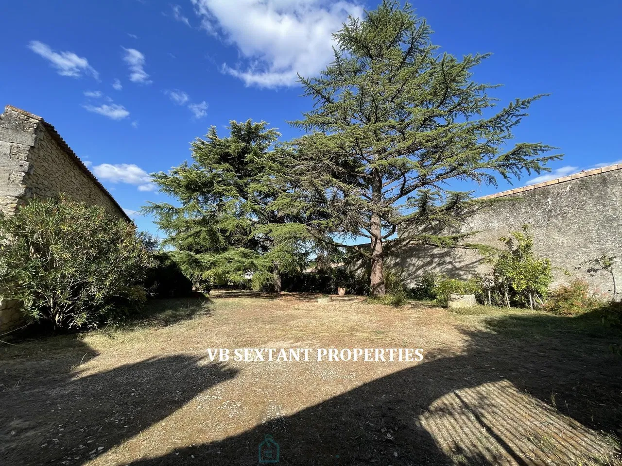 Photo of Near Sauveterre-de-Guyenne, with a beautiful park, charming village house in stone and rubble with