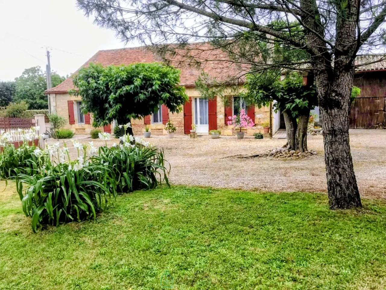 Foto von Maison de caractère + logement neuf indépendant – Terrain 1 500 m²