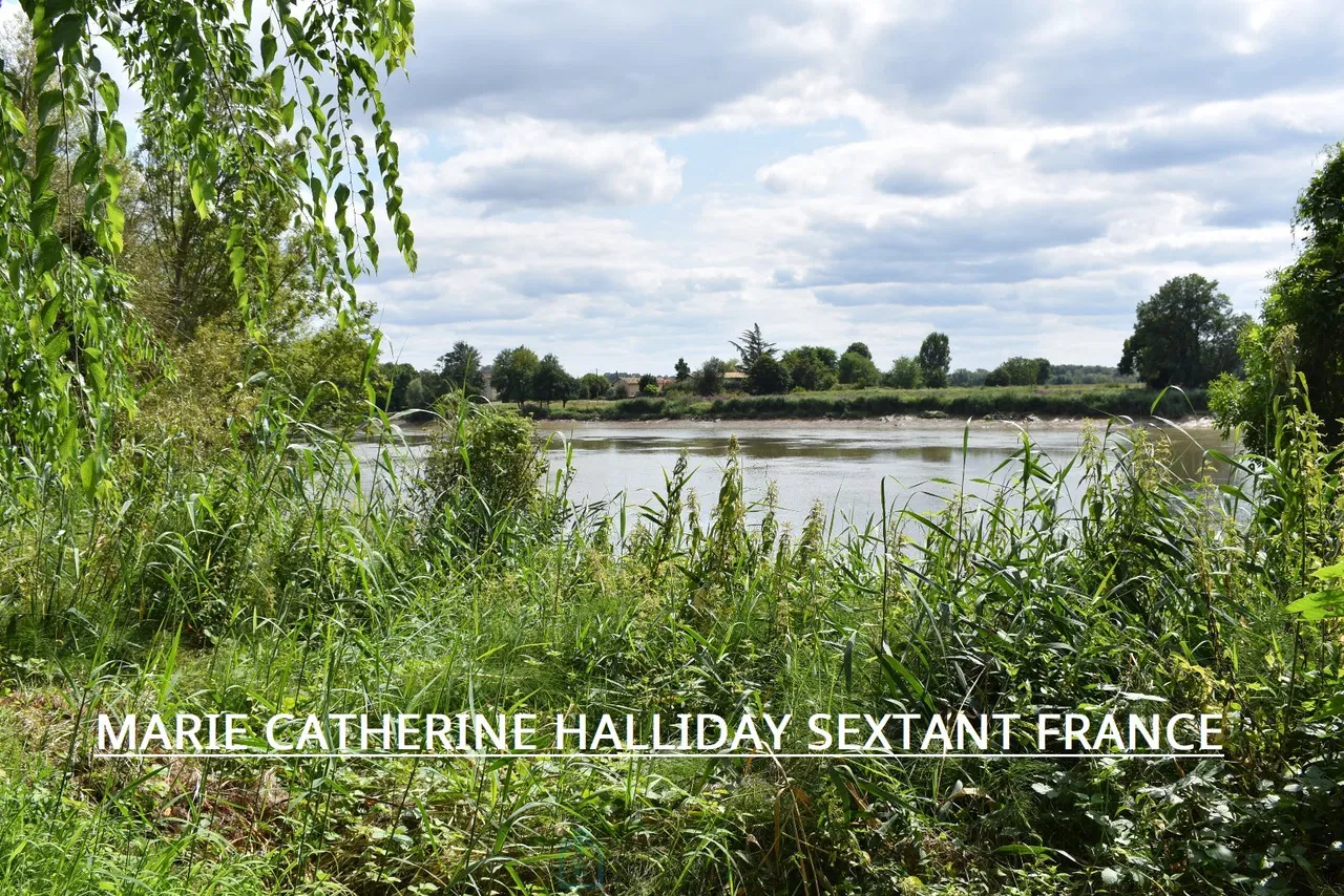 Photo of Charming riverside house to restore with 2 bedrooms - Moulin-Neuf