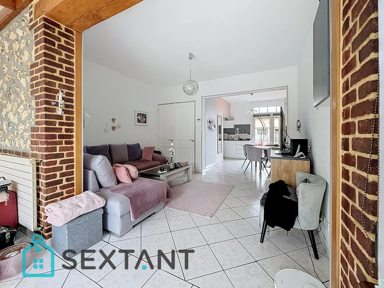 Photo of 3 bedroom house with garden and garage