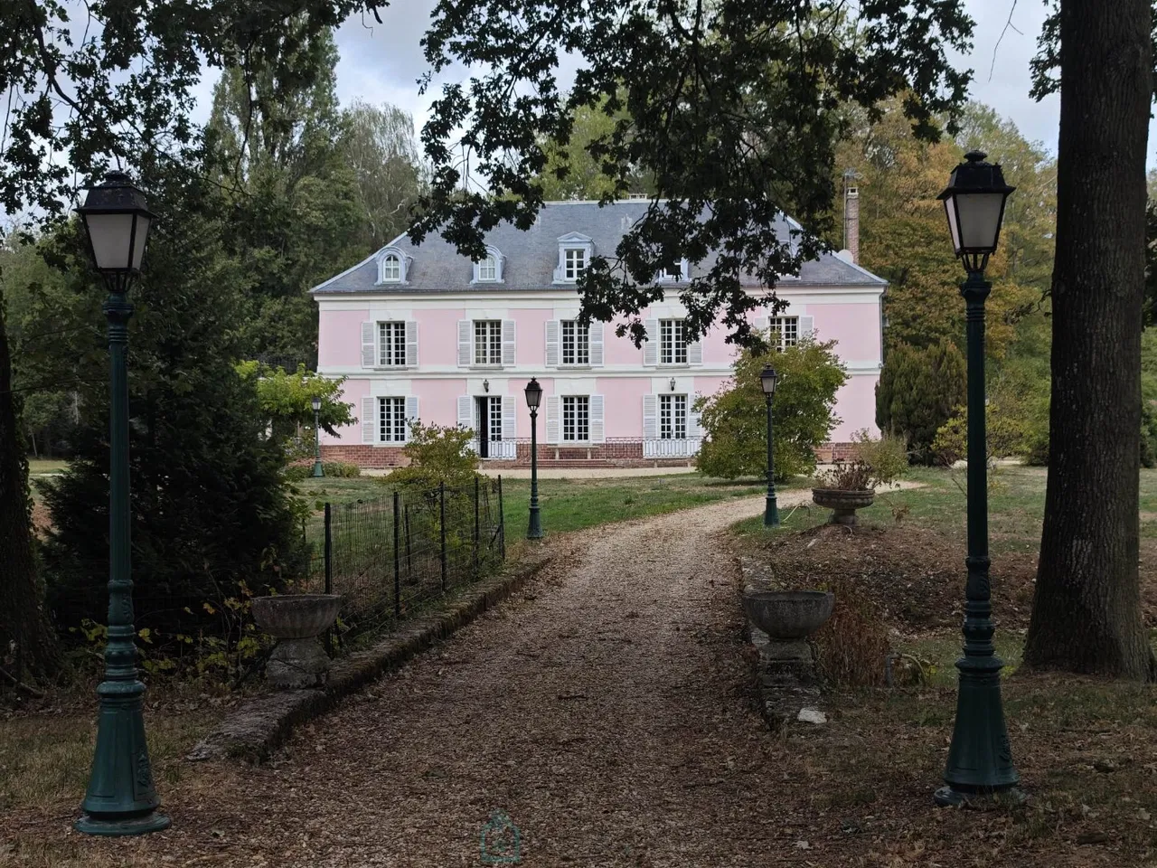 Photo of SEINE-ET-MARNE — AN EXCEPTIONAL ESTATE OF 28 HECTARES