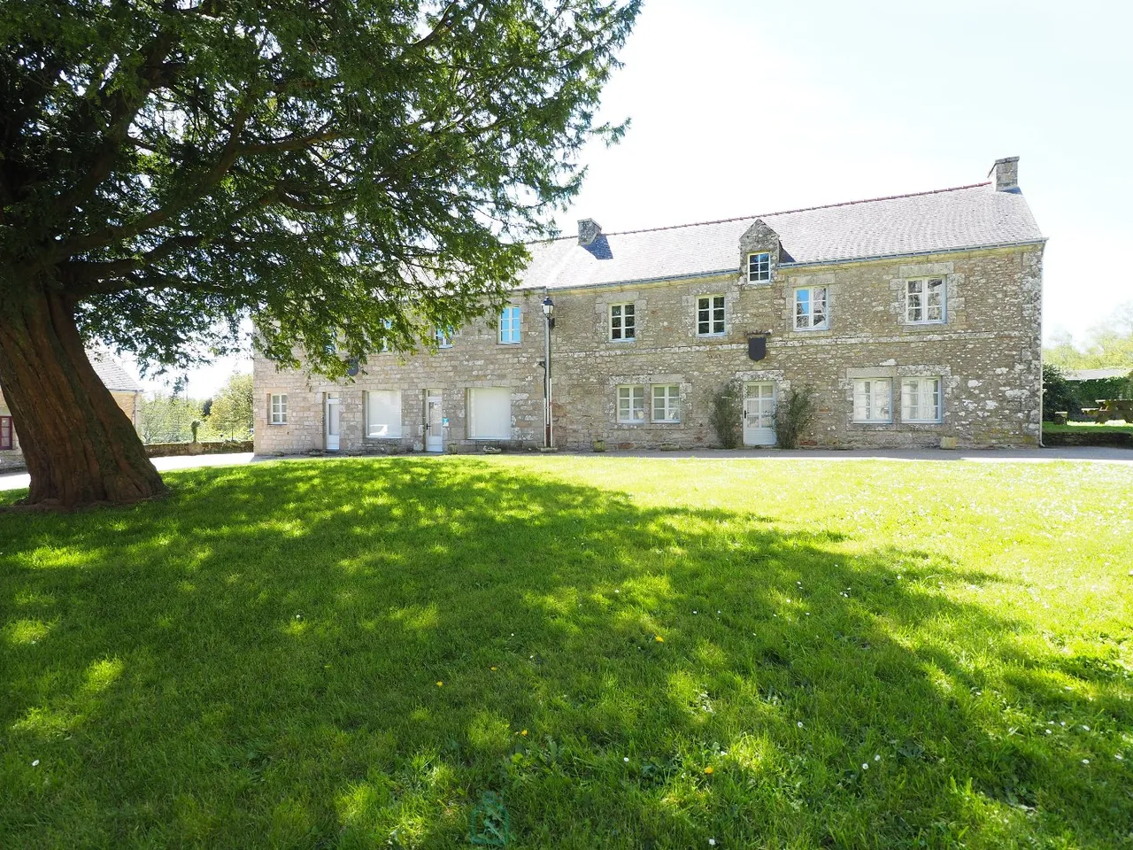 Photo of An atypical setting, a recently renovated stone building with new equipment: Guest rooms, sports-fitness room, wellness space, Billiards, Ancient counter & its License IV