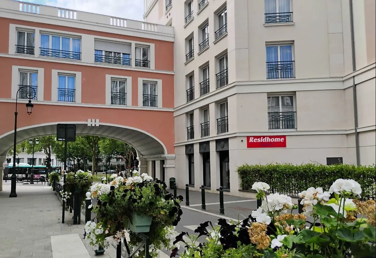 Foto di INVESTIMENTO IN AFFITTO – PUTEAUX – Residenza Business Residhome Puteaux La Defense**** – Rendimento 5.5%.