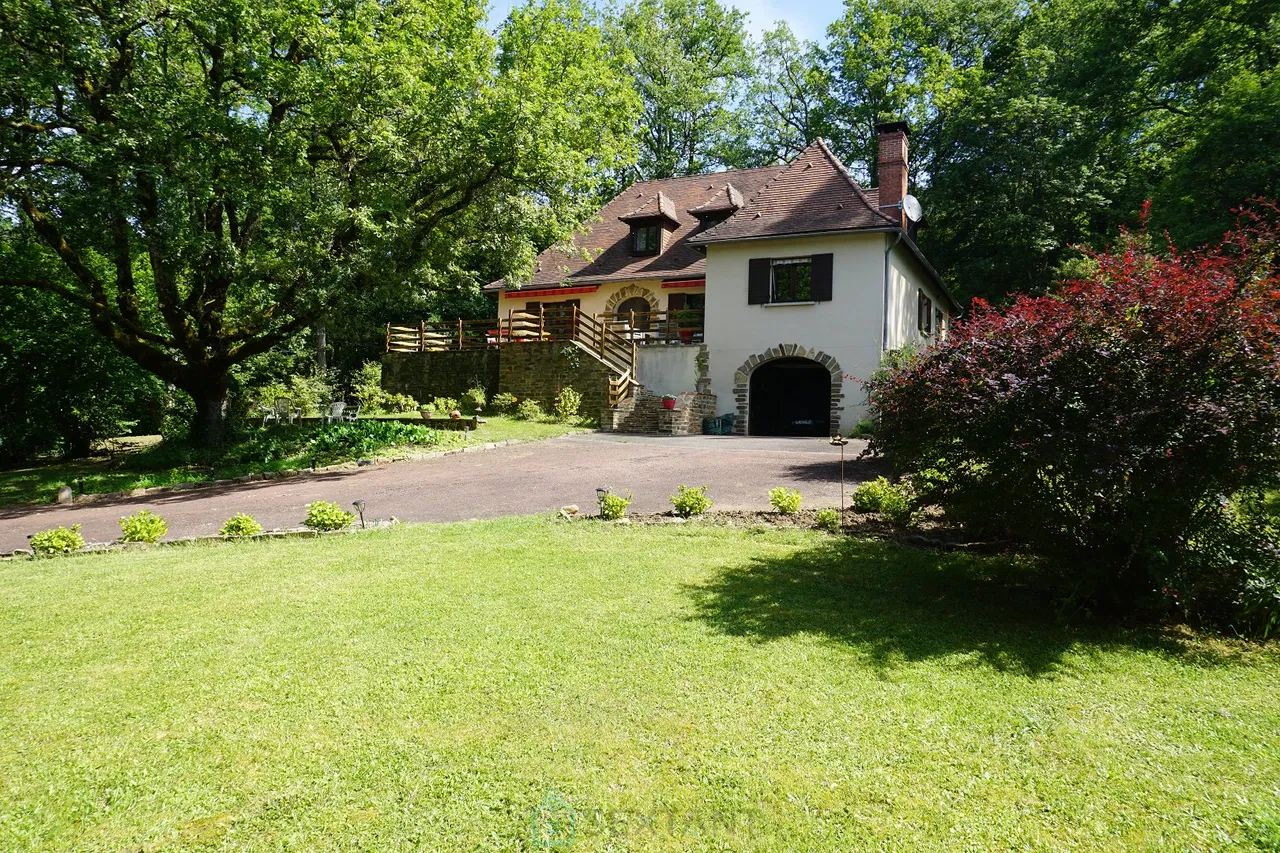 Photo of Charming Perigourdine residence nestled on the heights of a medieval village.