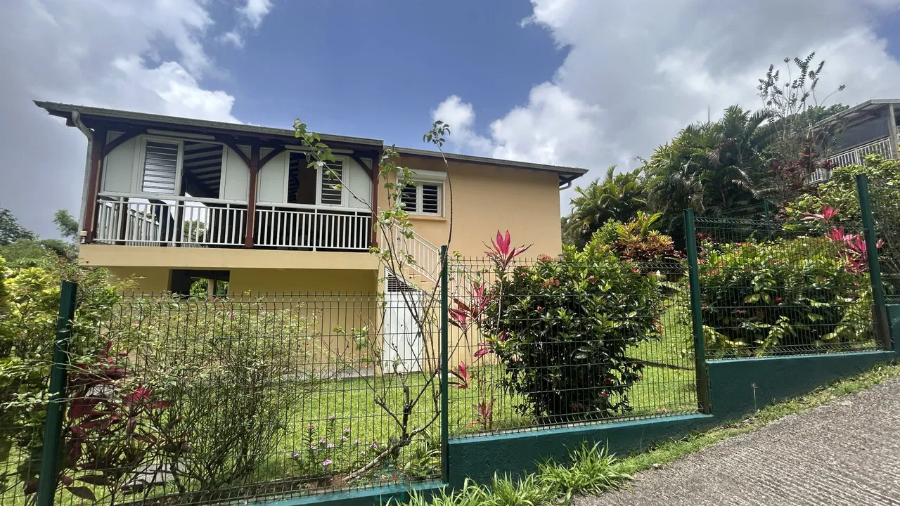 Photo of maison individuelle · VERT PRE