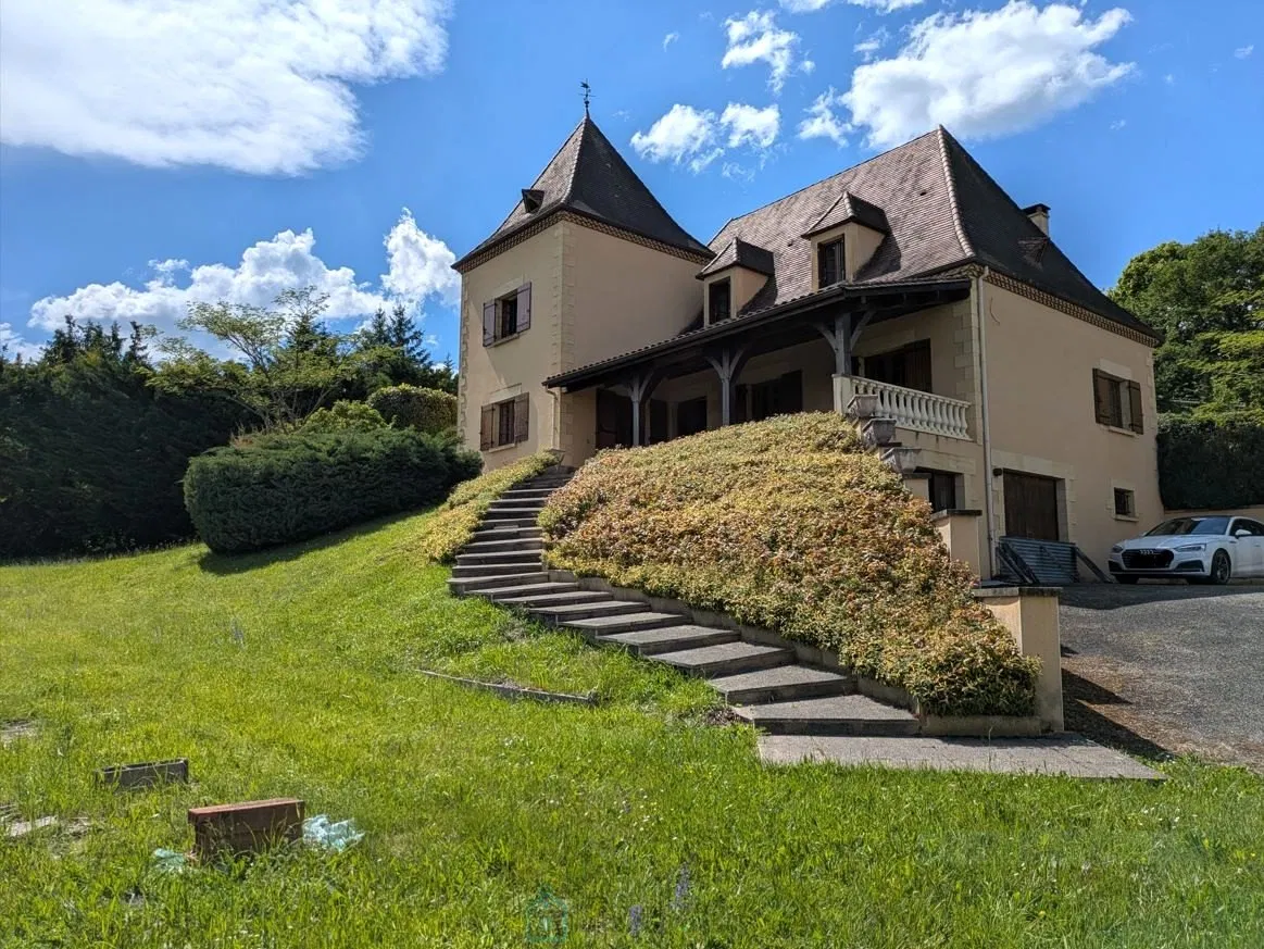 Photo of Authentic Périgord Stone House with Panoramic Valley Views, Close to Shops and Amenities.