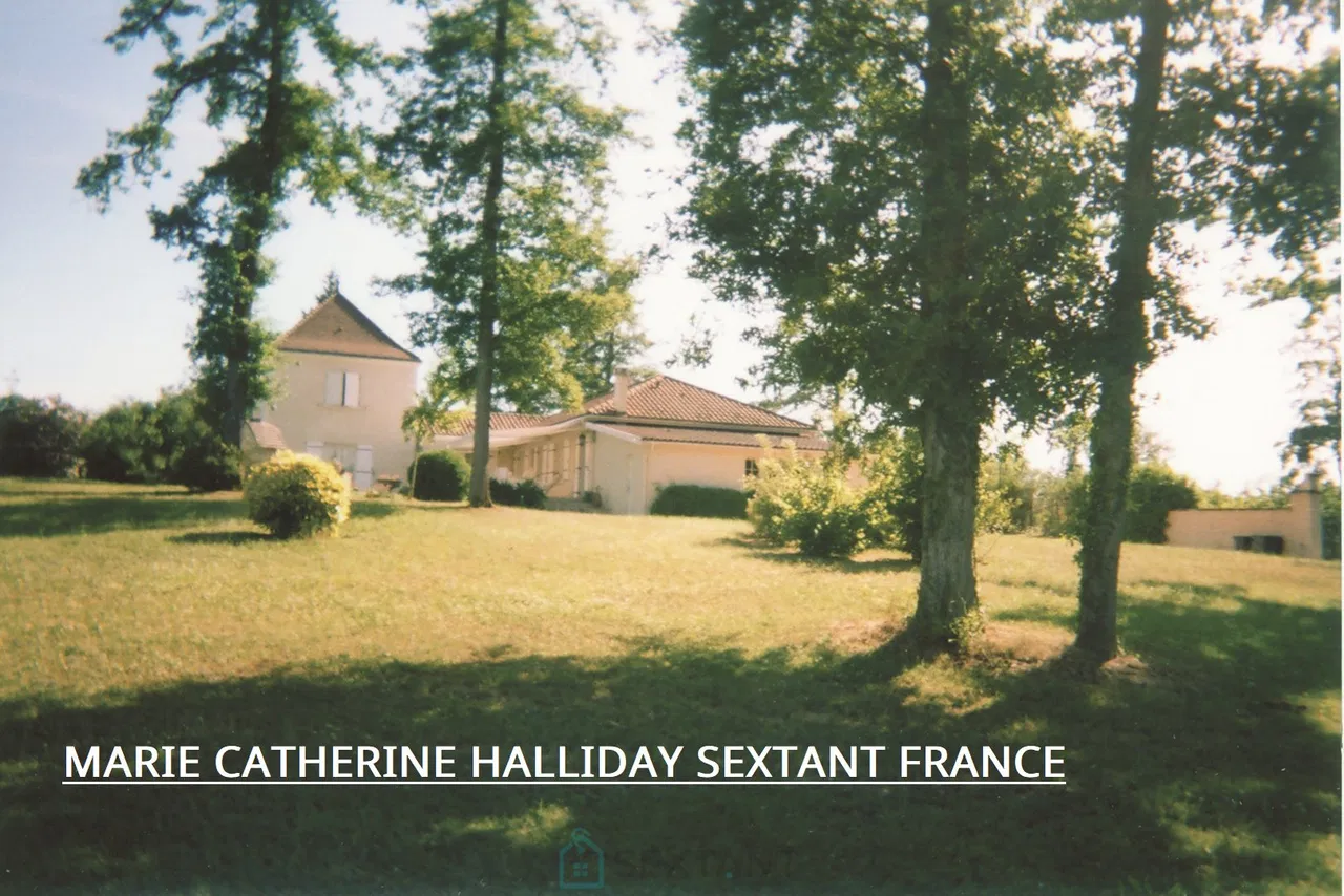 Photo of Exceptional Manor with Tower on 1.4 Hectares – Annesse-et-Beaulieu, Dordogne