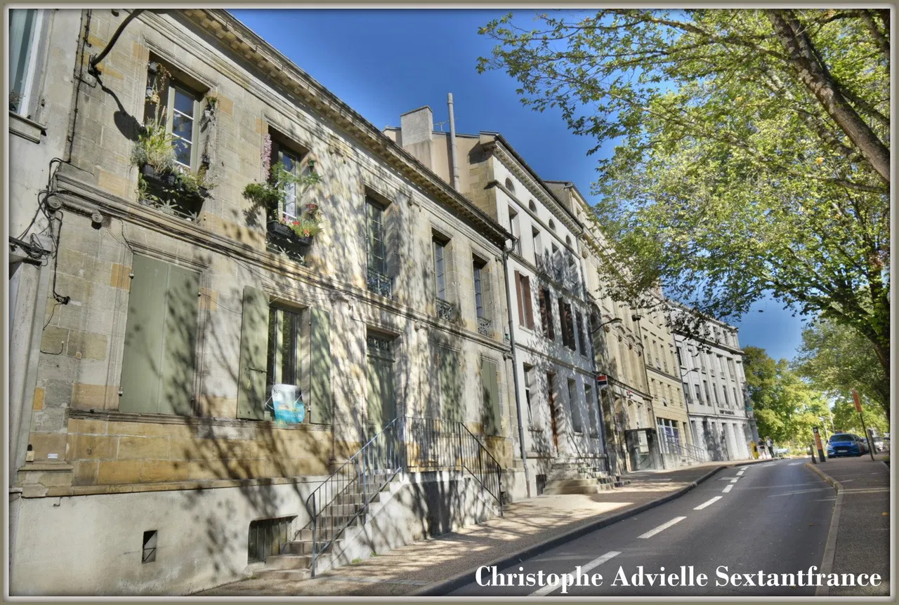 Photo of Renovated income-producing building in the heart of the city, with mixed commercial and residential use, in a beautiful location