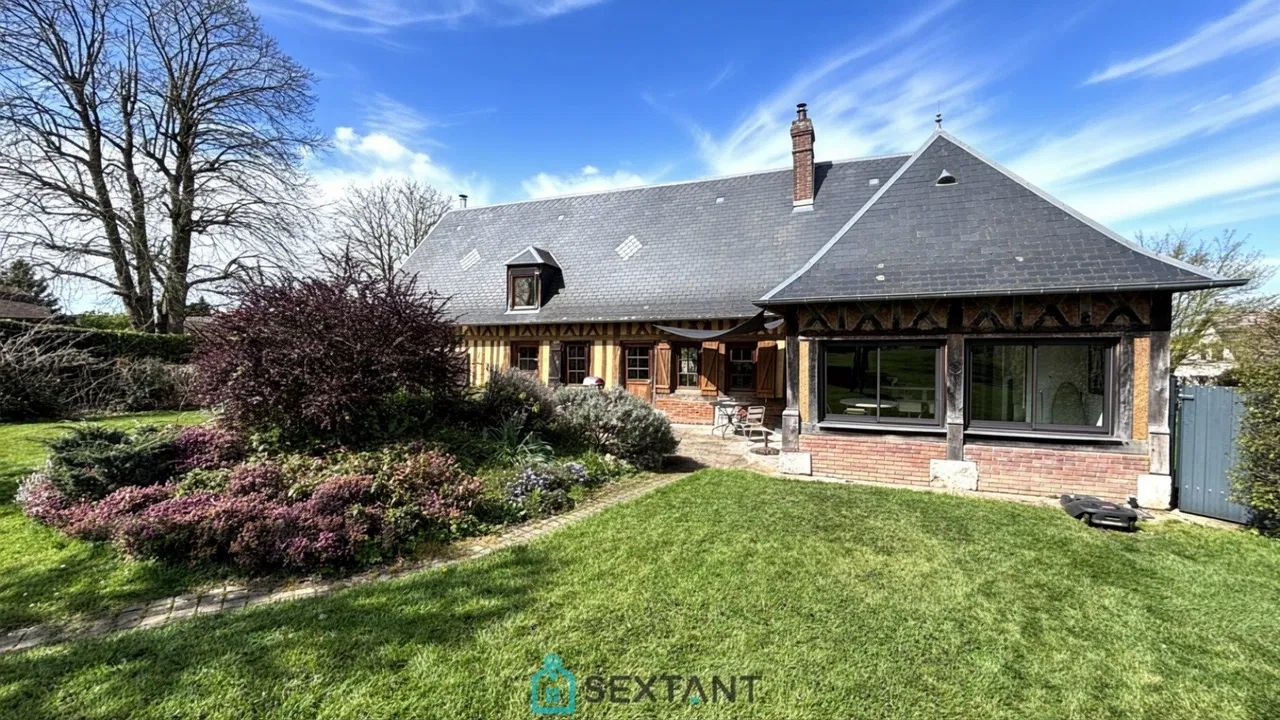 Photo of Beautiful Norman-style house with 3 bedrooms and heated swimming pool