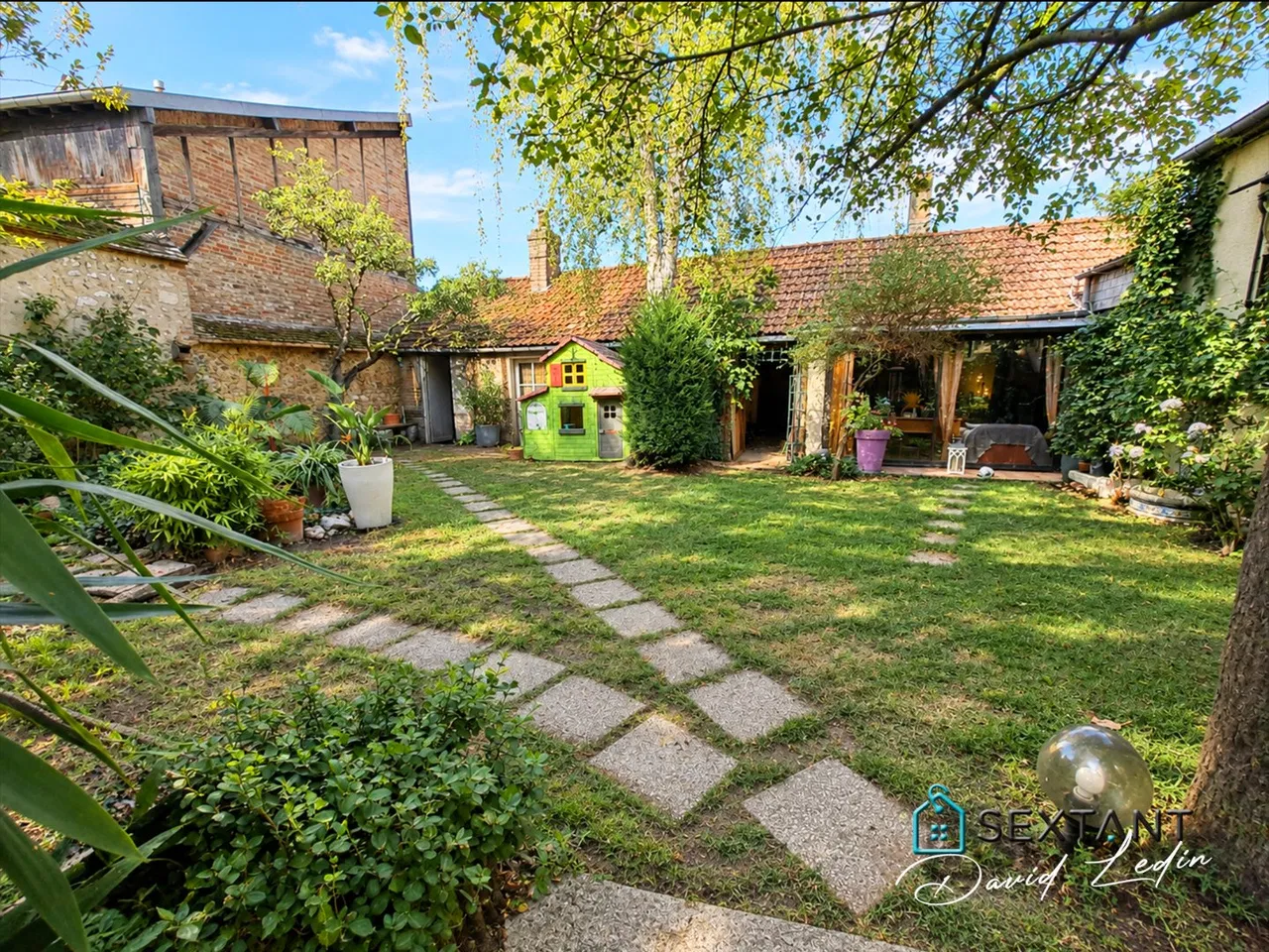Photo of CENTRE-VILLE DE GAILLON - CHARACTER HOUSE WITH GARDEN AND ANNEX