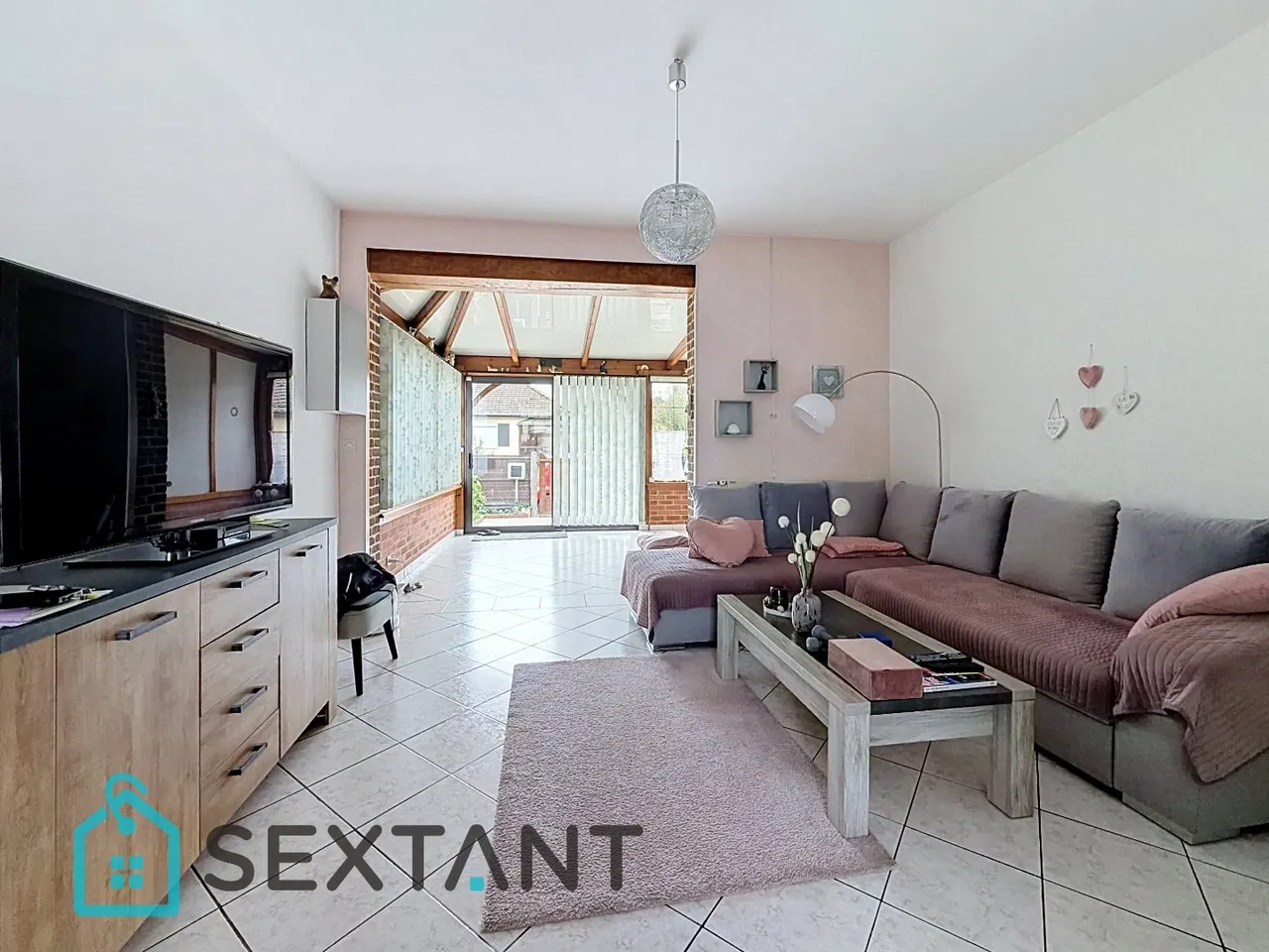 Photo of 3-bedroom house with garden and garage